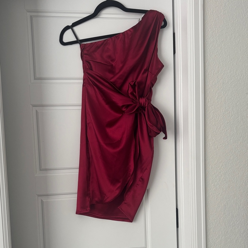 Elegant One-Shoulder Burgundy Dress